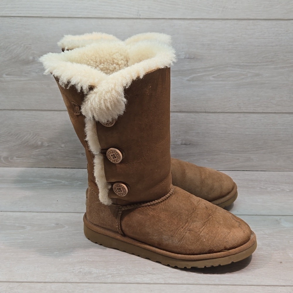 Ugg Australia Women 1962Y Tall Button 3 Leather Sheepskin Boots shoes sz 6